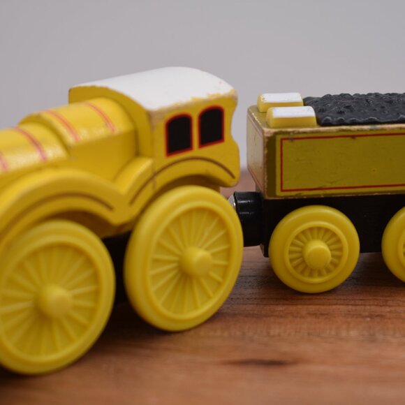 Molly Engine w/ Tender GUC 2003 Thomas & Friends Wooden Railway Tank Train - Picture 5 of 10